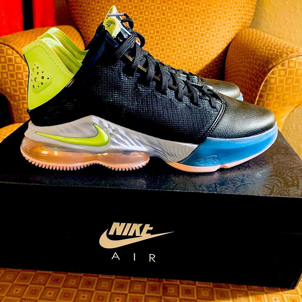 Nike Air React Lebron XIX Low